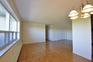 1265 Sixth Line in Oakville, ON - Building Photo