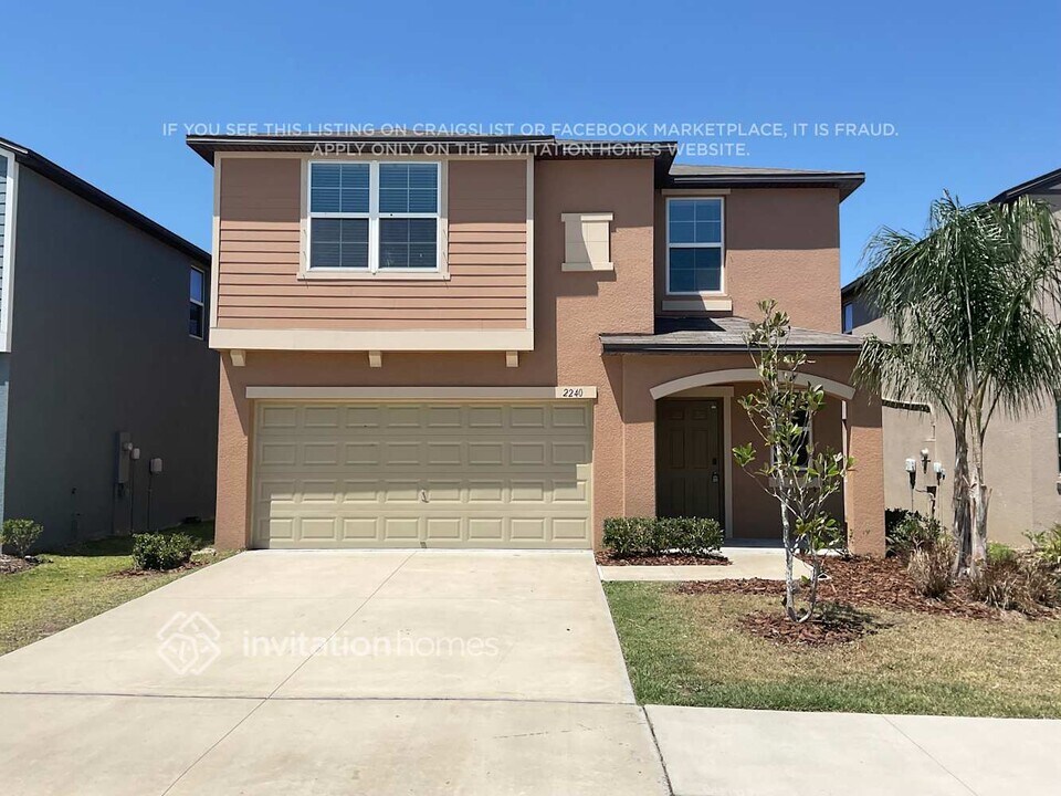 2240 Treesdale Ave in Ruskin, FL - Building Photo