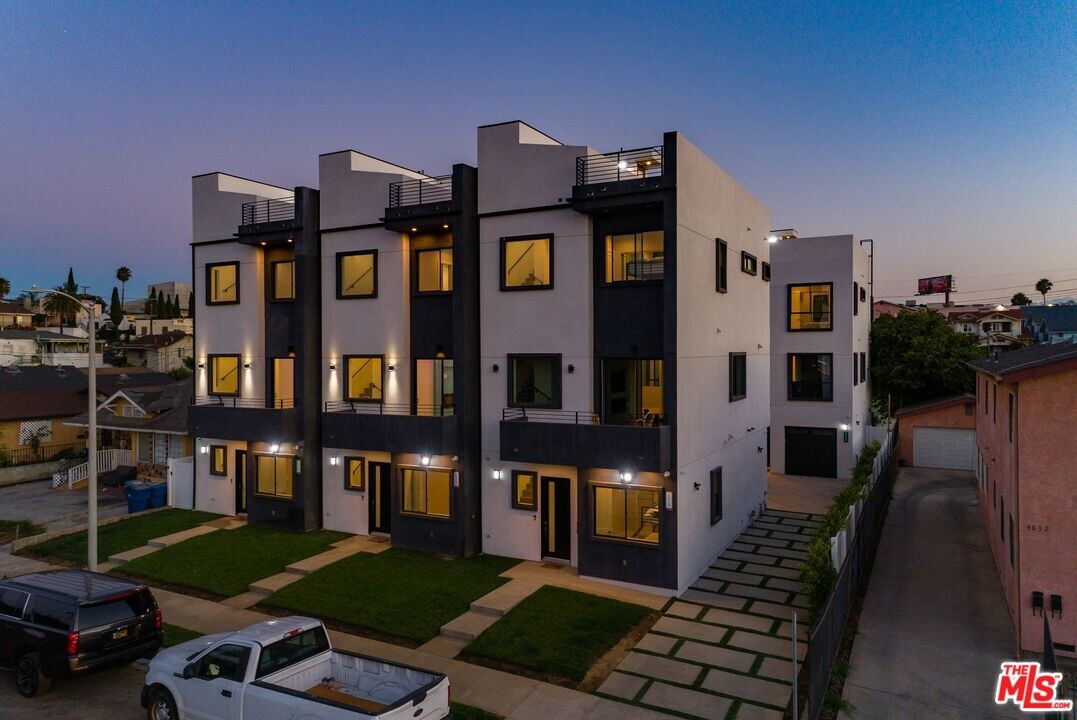 4826 Pickford St in Los Angeles, CA - Building Photo