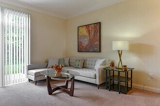 Grove City Summit in Grove City, OH - Foto de edificio - Building Photo