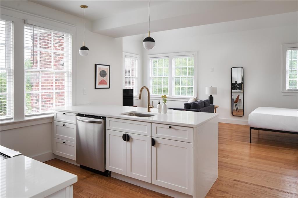 1460 W Peachtree St NW, Unit 320 in Atlanta, GA - Building Photo