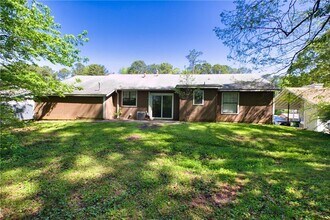 2414 Leslie Brook Dr in Decatur, GA - Building Photo - Building Photo