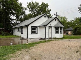 1201 Prairie St in Emporia, KS - Building Photo