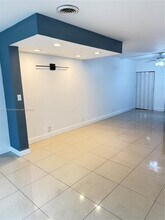 5215 SW 40th Ave in Fort Lauderdale, FL - Building Photo - Building Photo