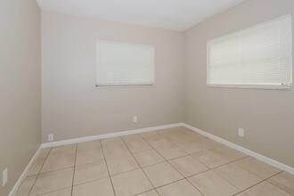 4996 SW 4th St in Margate, FL - Building Photo - Building Photo