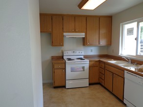 64 Evelyn Ct in Woodbridge, CA - Foto de edificio - Building Photo