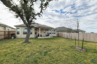 1104 Eagle Xing in Seguin, TX - Building Photo - Building Photo