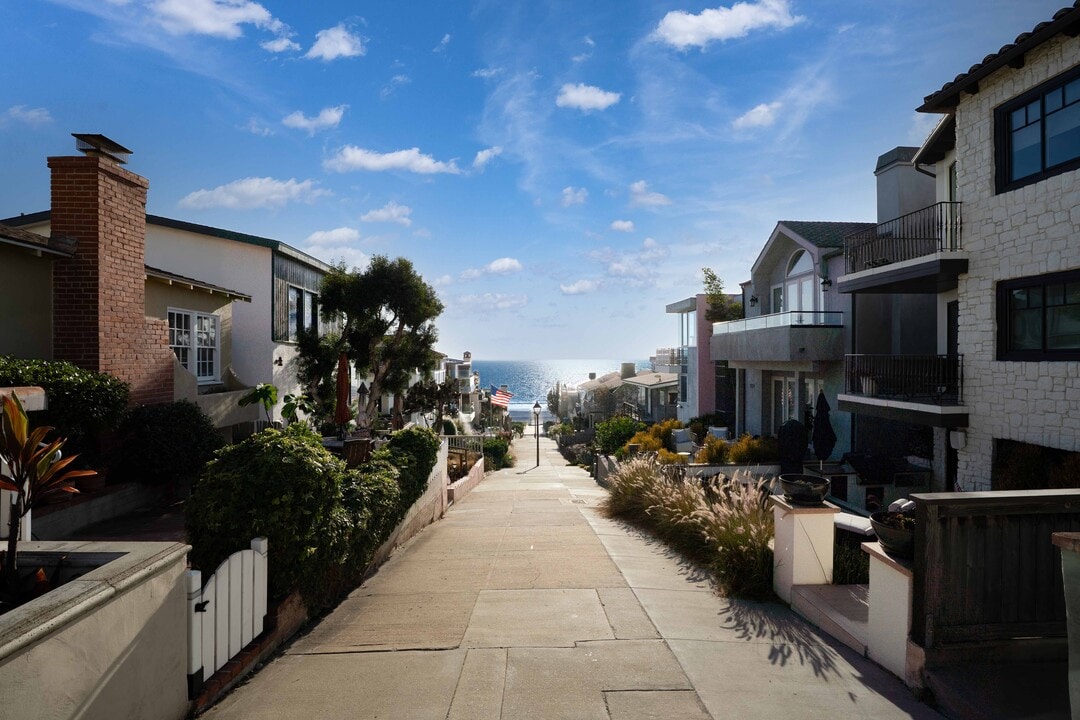 218 19th Pl in Manhattan Beach, CA - Building Photo