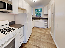 4671 Edgeware Rd in San Diego, CA - Building Photo