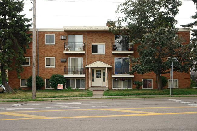 112 Larpenteur Ave W in St. Paul, MN - Building Photo - Building Photo