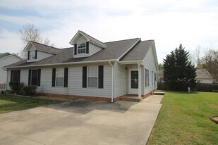 1077 Farm Pond Ln in Rock Hill, SC - Building Photo