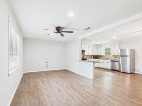 207 Skylark Dr in Fredericksburg, TX - Building Photo - Building Photo