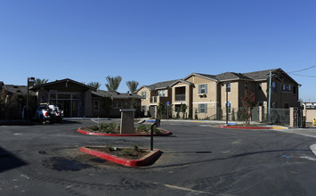 Highgrove Blossom Apartments in Riverside, CA - Foto de edificio - Building Photo