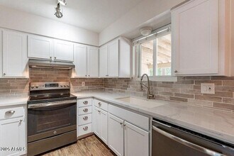 4943 E Indian School Rd in Phoenix, AZ - Building Photo - Building Photo