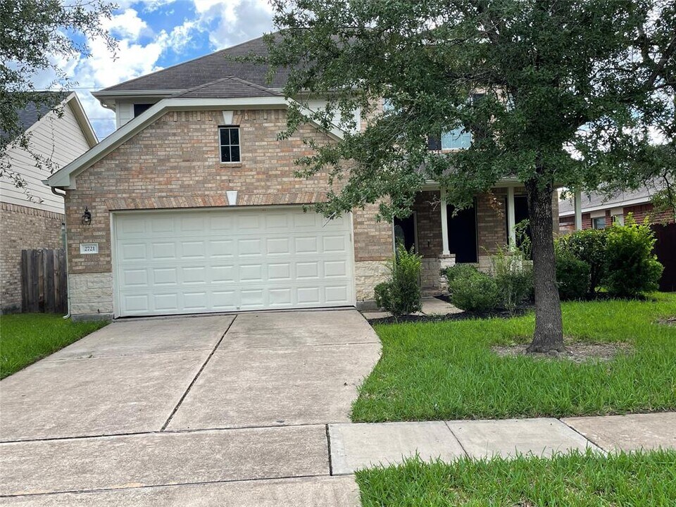 2721 Hidden Landing Dr in Pearland, TX - Building Photo