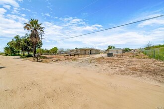 1188 Witt St in Perris, CA - Foto de edificio - Building Photo