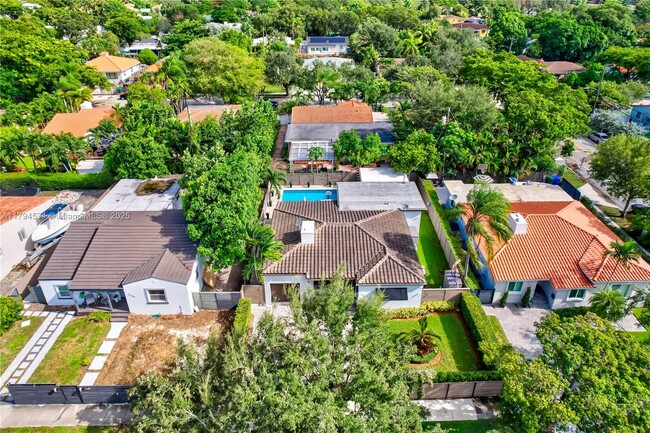 2415 SW 21st Ter in Miami, FL - Building Photo - Building Photo