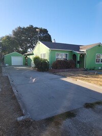 1437 Picardy Dr in Modesto, CA - Building Photo - Building Photo