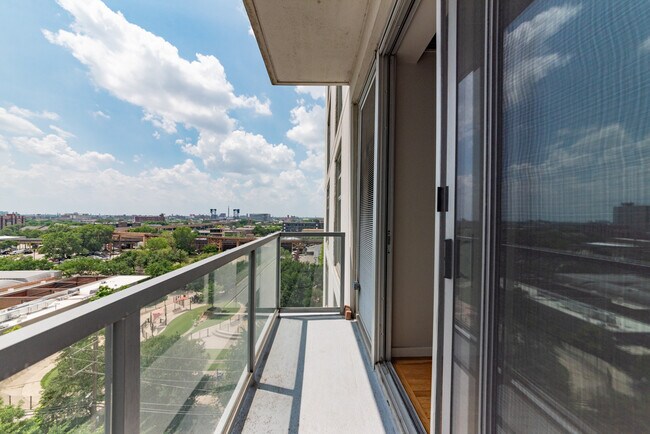 1620 S Michigan Ave, Unit 825 in Chicago, IL - Building Photo - Building Photo