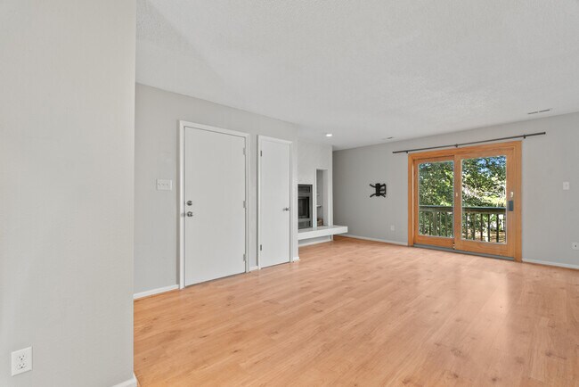 3154 E Ocean View Ave in Norfolk, VA - Building Photo - Building Photo