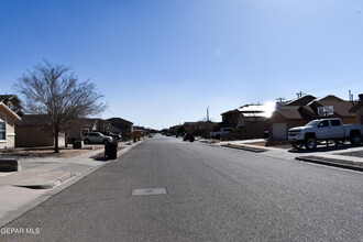 409 Duskwood St in El Paso, TX - Foto de edificio - Building Photo