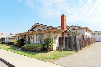 16722 Bartlett Ln in Huntington Beach, CA - Building Photo - Building Photo