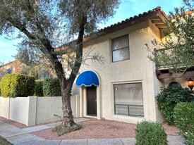 8638 S 51st St, Unit #3 in Phoenix, AZ - Building Photo