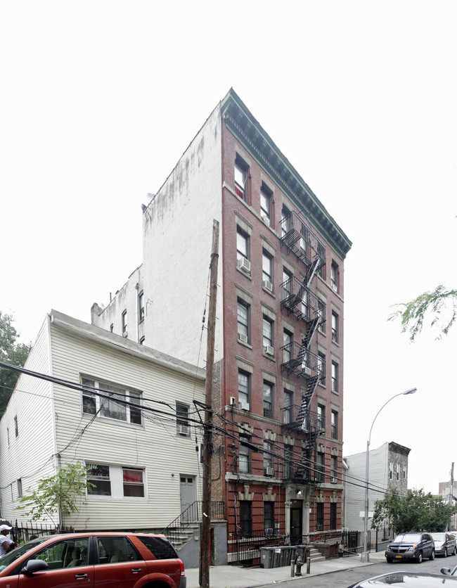 377 E 153rd St in Bronx, NY - Foto de edificio - Building Photo