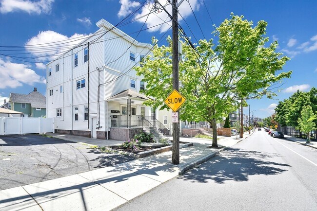 77 Swan St in Everett, MA - Building Photo - Building Photo