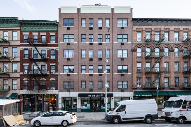 Triangle Court Apartments in New York, NY - Foto de edificio - Primary Photo