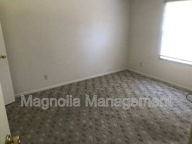 1308 Stagecoach Rd in Henderson, NC - Foto de edificio - Building Photo