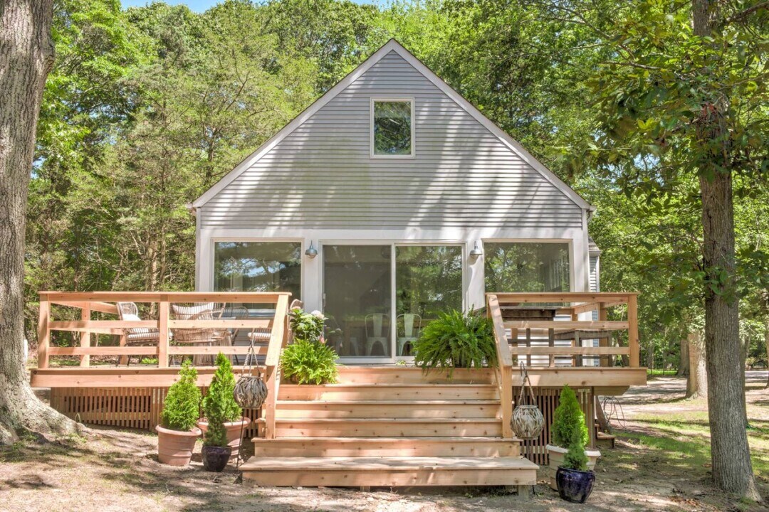 12 Water'S Edge in Southampton, NY - Building Photo