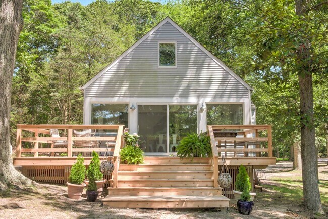 property at 12 Water'S Edge