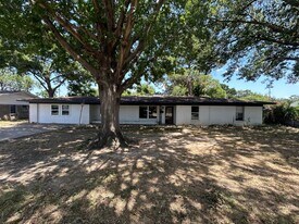 618 Kingston Dr in Irving, TX - Building Photo