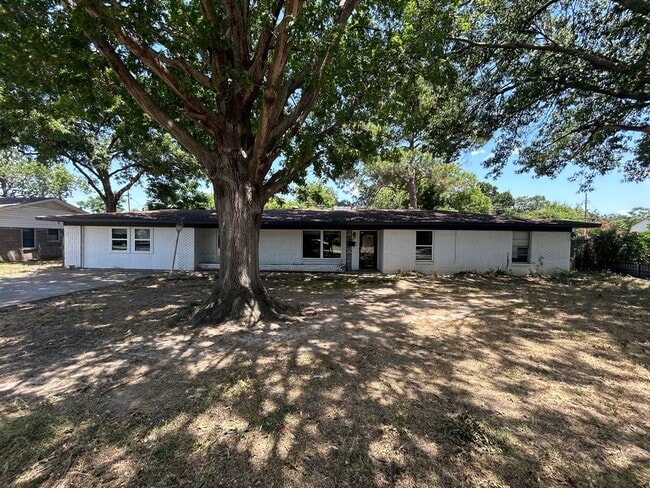 property at 618 Kingston Dr