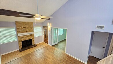 7508 Stewart Rd in Galveston, TX - Foto de edificio - Building Photo