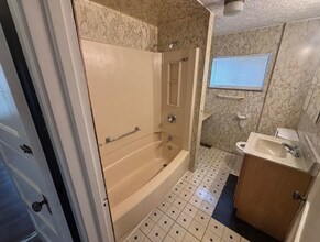 147 W Crosier St in Akron, OH - Building Photo - Building Photo