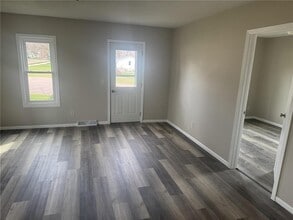 301 S Park Ave in Springfield, MN - Building Photo - Building Photo