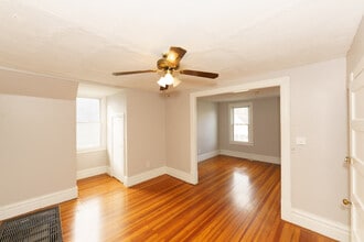 6 Larch Ave, Unit 3rd floor in Troy, NY - Building Photo - Building Photo