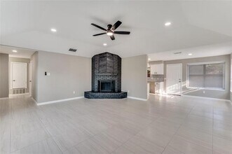 2301 Stillmeadow Dr in Arlington, TX - Foto de edificio - Building Photo