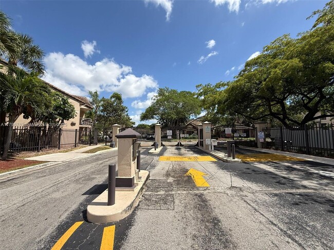 4201 W McNab Rd in Pompano Beach, FL - Building Photo - Building Photo
