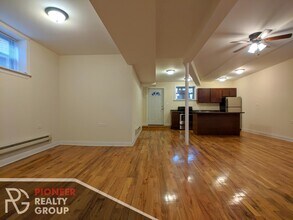 1129 W Oakdale Ave, Unit GDN in Chicago, IL - Building Photo - Building Photo