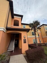 5475 Vineland Rd in Orlando, FL - Building Photo - Building Photo