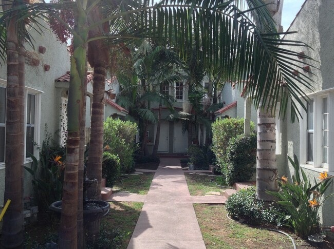5212 Fountain Ave