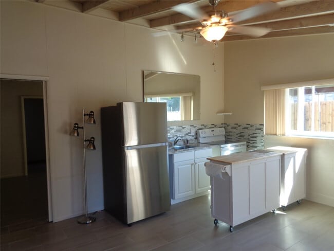 209 NW 23rd St in Wilton Manors, FL - Building Photo - Building Photo