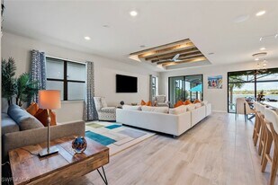 6779 Pennyroyal Dr in Naples, FL - Building Photo