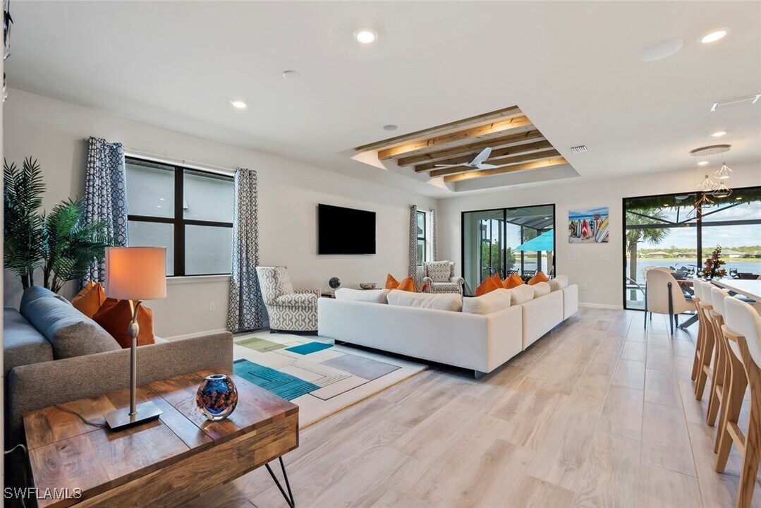 6779 Pennyroyal Dr in Naples, FL - Building Photo