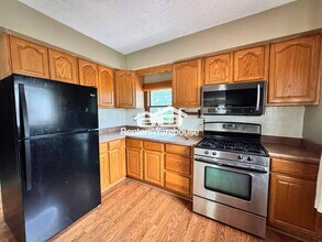 612 E Hughes Ave in Des Moines, IA - Building Photo - Building Photo