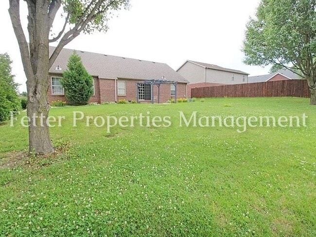 9220 Harlie Ct in Evansville, IN - Building Photo - Building Photo