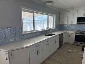 590 Belle Point Dr in St Pete Beach, FL - Building Photo - Building Photo